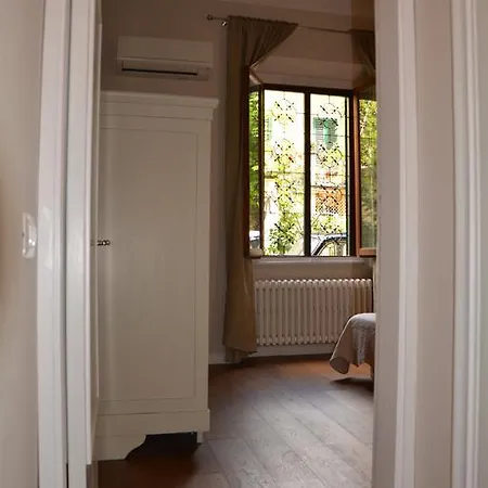 Oliver Flat * Φλωρεντία